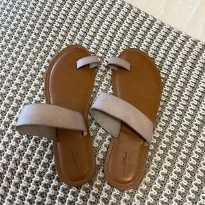 Universal Thread Sandals Lavender. Size 9.